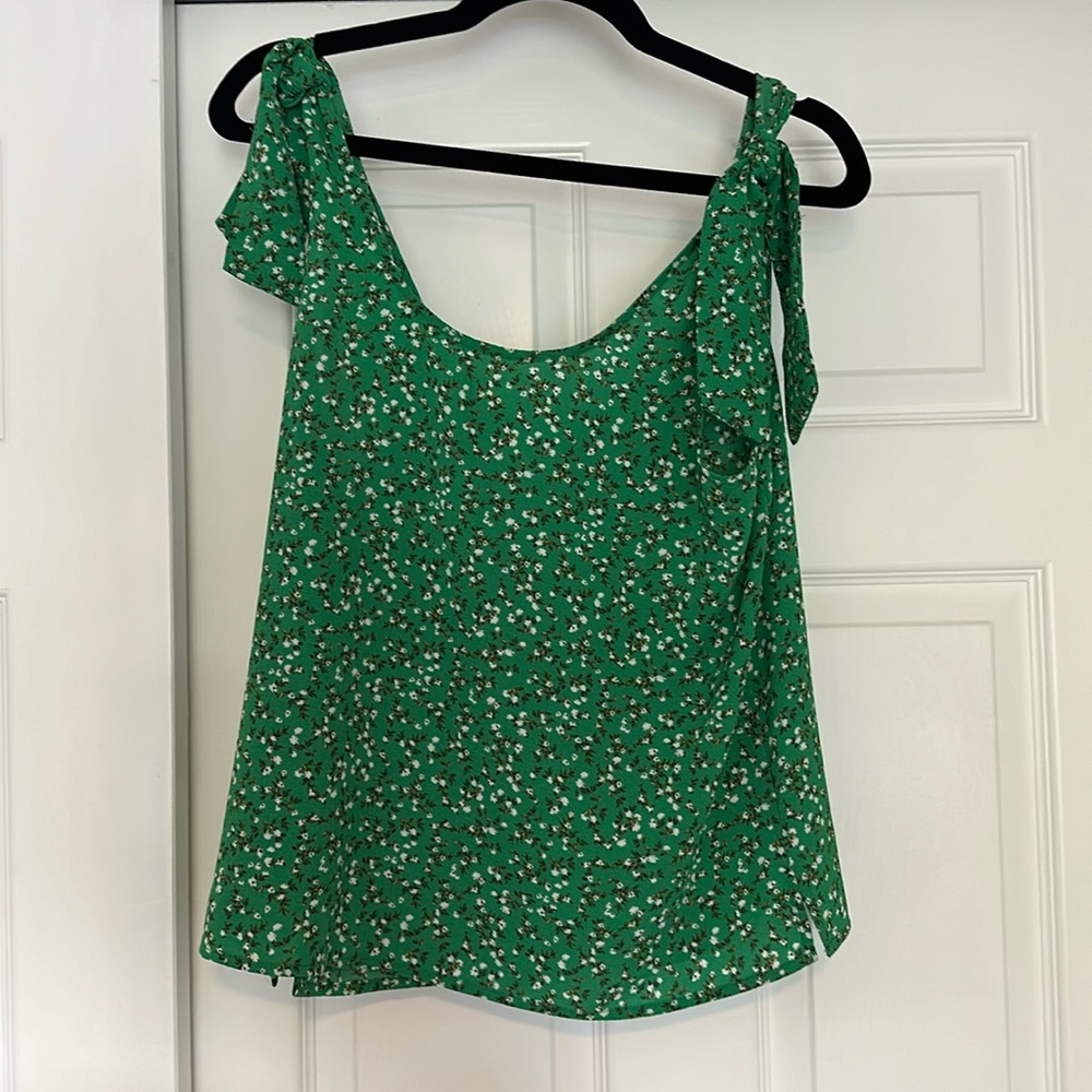 Green floral top